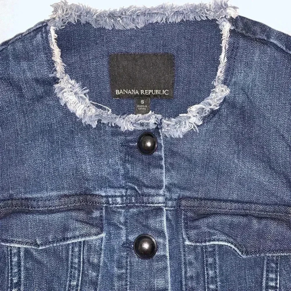 Banana Republic Factory Cropped Crop Frayed Hem Denim Jacket size Small. - Picture 7 of 7